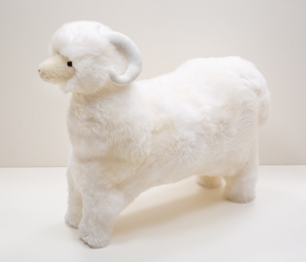昭和西川 羊型抱き ムートン（羊毛皮100%） 定番のお歳暮 ぬいぐるみ 
